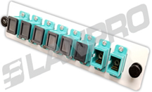 Panel adaptador tipo módulo UniFiber™ cargado con 8 piezas de adaptadores SC UPC - Simplex- Multimodo OM3/OM4 (8 núcleos) color Aguamarina